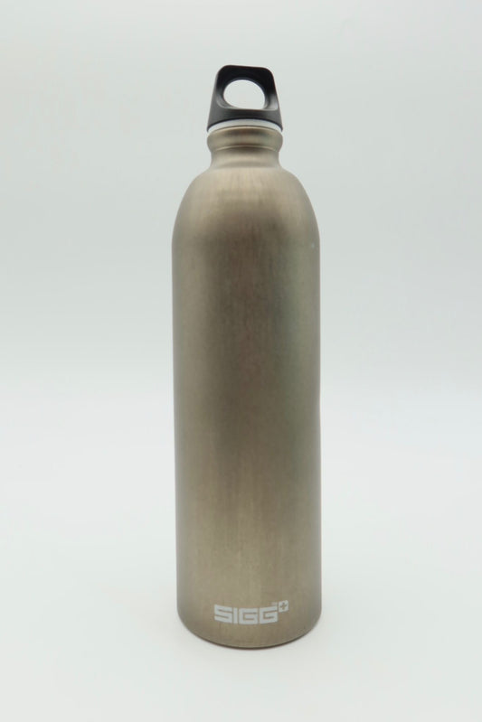 Sigg - Alu Trinkflasche - Traveller - Made in Switzerland - Climatpartner Zertifiziert - Kohlensäure geeignet - Auslaufsicher - Federleicht - BPA - frei - Haus der Retouren