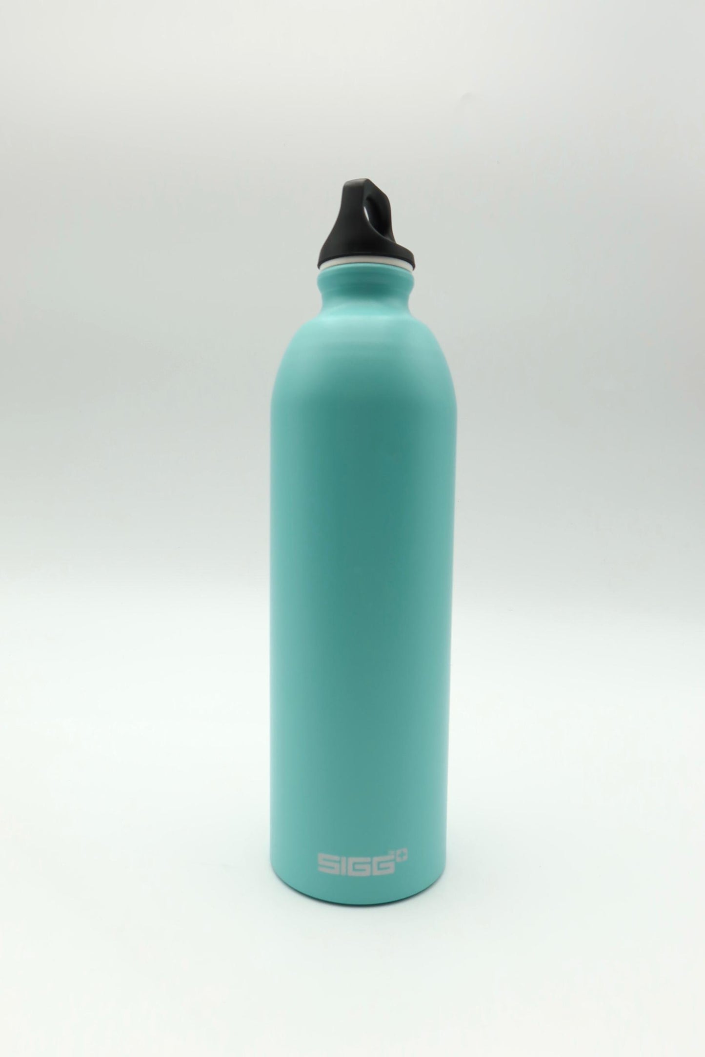 Sigg - Alu Trinkflasche - Traveller - Made in Switzerland - Climatpartner Zertifiziert - Kohlensäure geeignet - Auslaufsicher - Federleicht - BPA-frei -